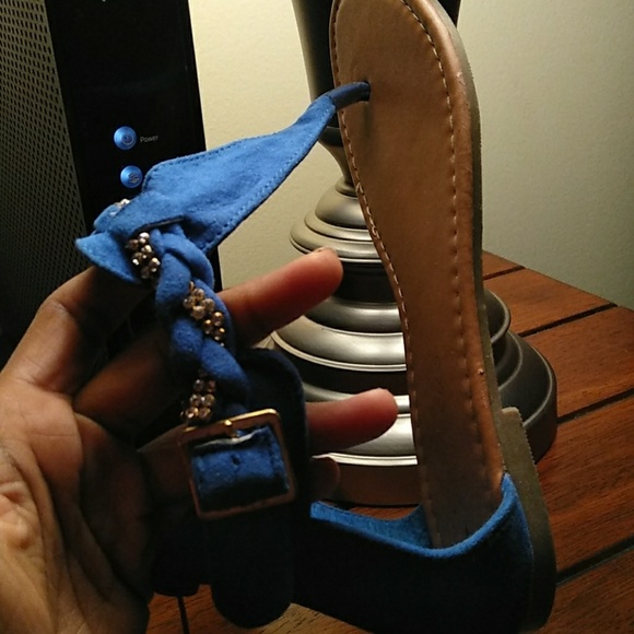 Sandals - Picture 2 of 4